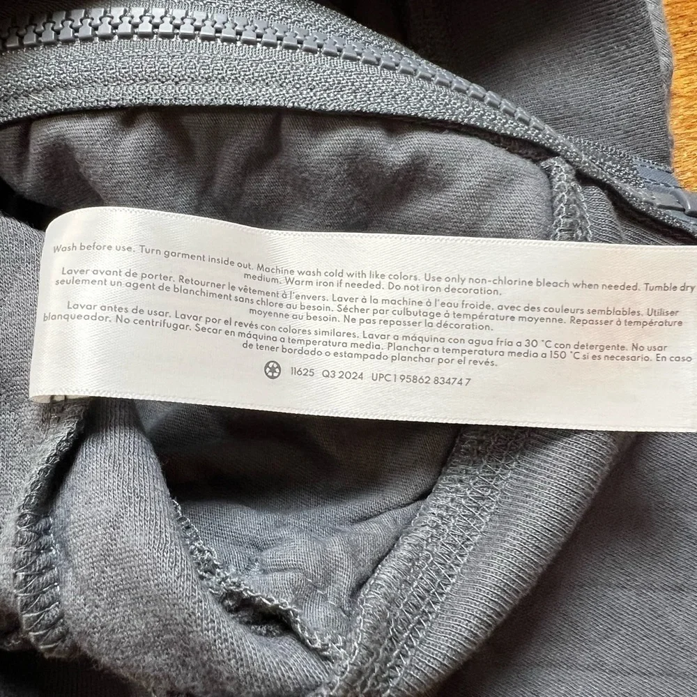 OshKosh B'gosh Gray Size 3T Comfy Athletic Set Zip-up jacket, shirt & Joggers